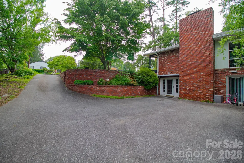 36 Clarendon Road Asheville, NC 28806