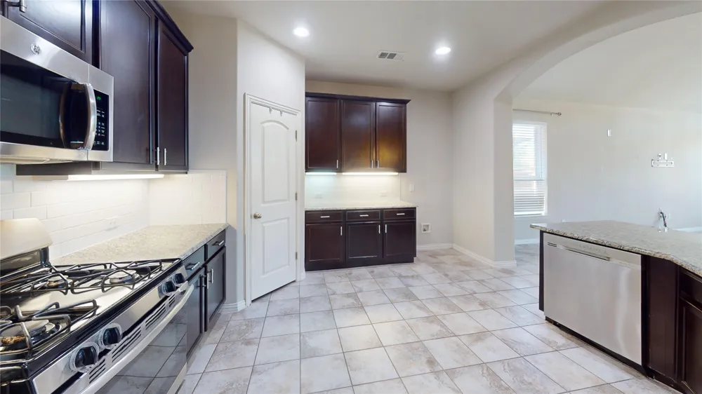 1517 Sea Island Road Aubrey, TX 76227