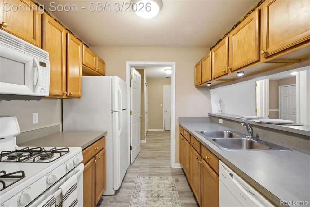 20656 Dunham Rd Road #18 Clinton Charter Township, MI 48038