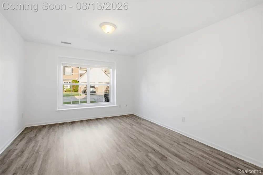 20656 Dunham Rd Road #18 Clinton Charter Township, MI 48038
