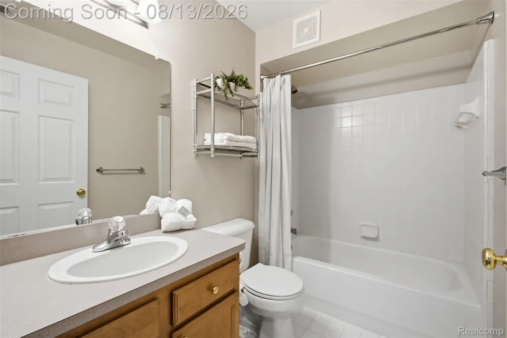 20656 Dunham Rd Road #18 Clinton Charter Township, MI 48038
