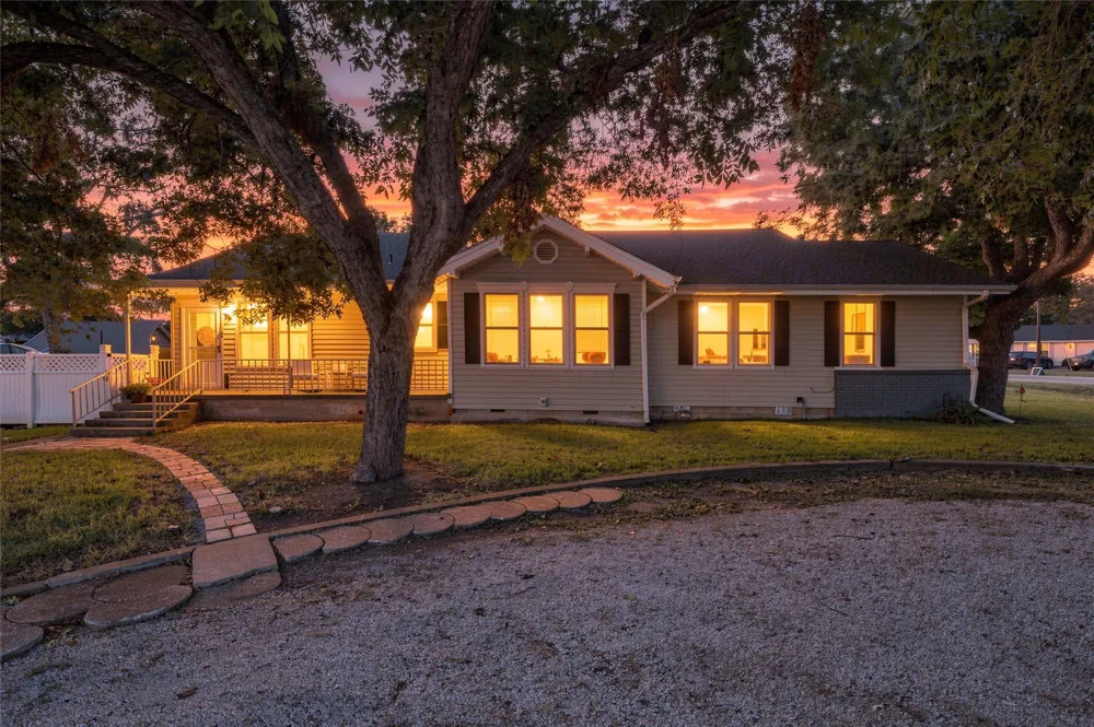 200 Bordon Street Lorena, TX 76655