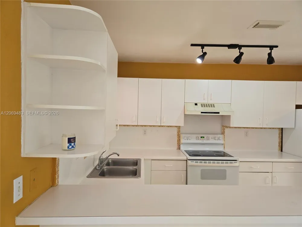 15416 SW 50th Ter Miami, FL 33185