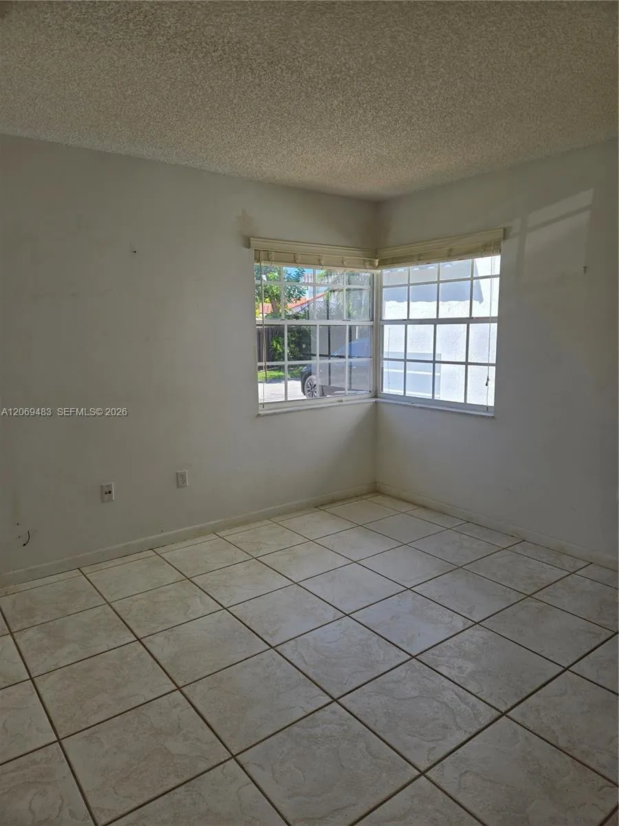 15416 SW 50th Ter Miami, FL 33185