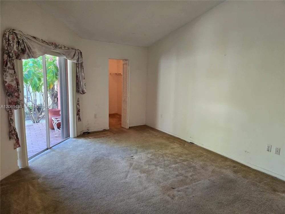 15416 SW 50th Ter Miami, FL 33185