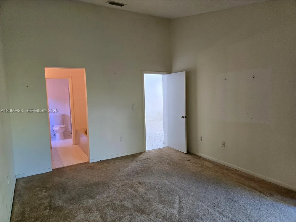 15416 SW 50th Ter Miami, FL 33185