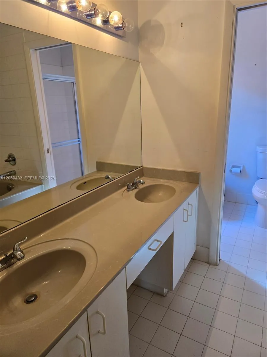 15416 SW 50th Ter Miami, FL 33185