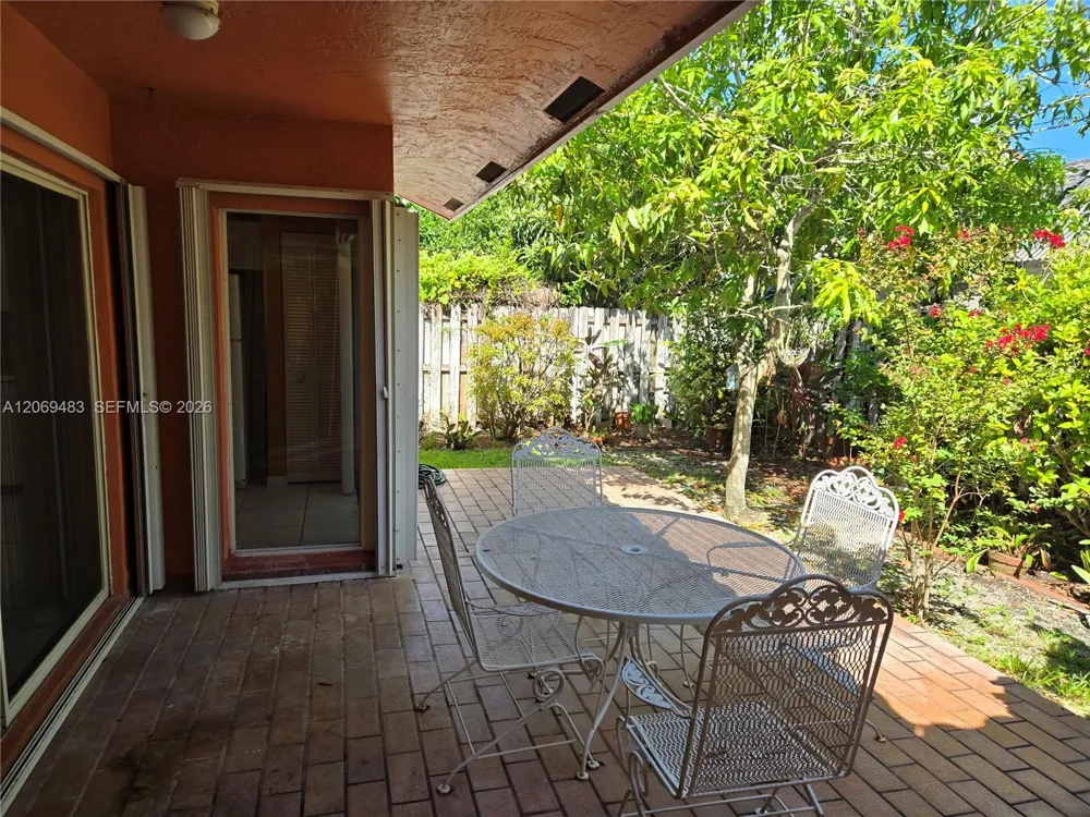 15416 SW 50th Ter Miami, FL 33185