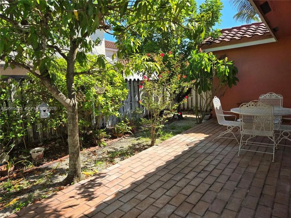 15416 SW 50th Ter Miami, FL 33185