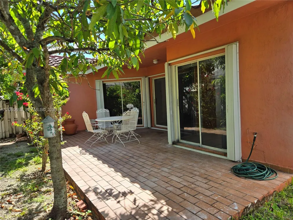 15416 SW 50th Ter Miami, FL 33185