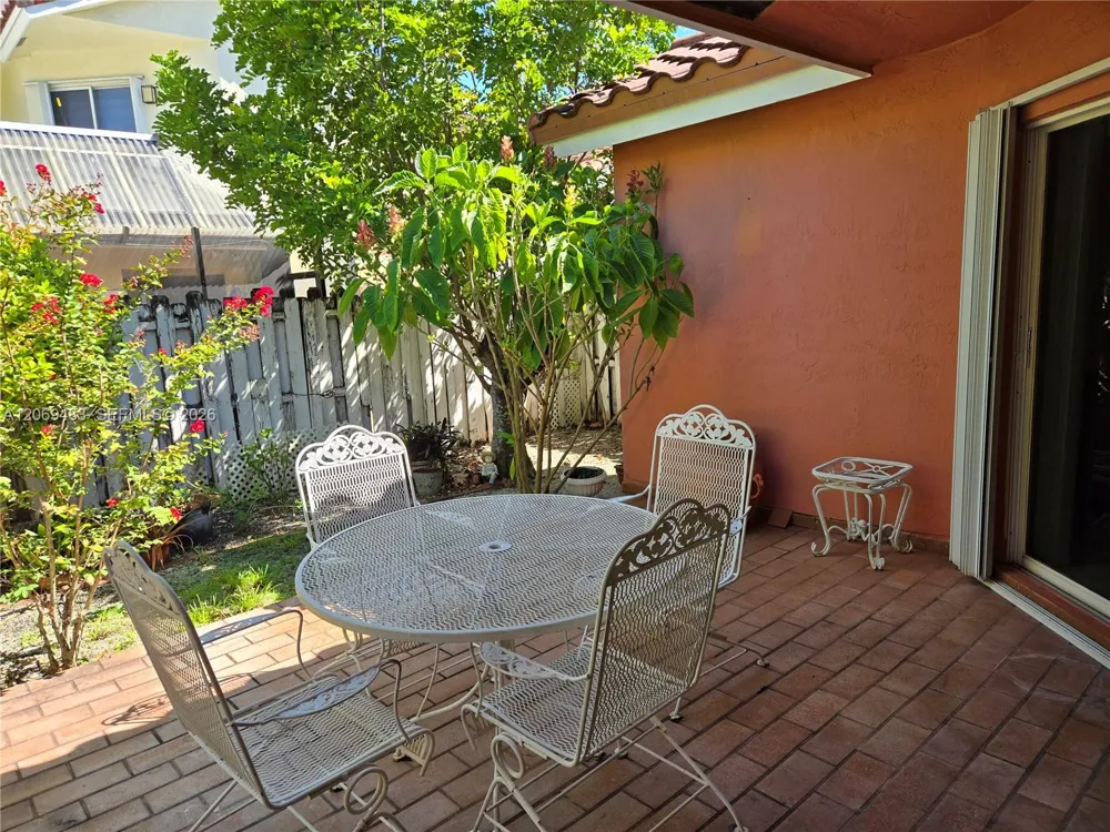 15416 SW 50th Ter Miami, FL 33185