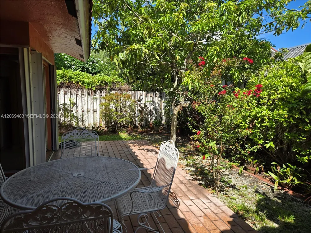 15416 SW 50th Ter Miami, FL 33185
