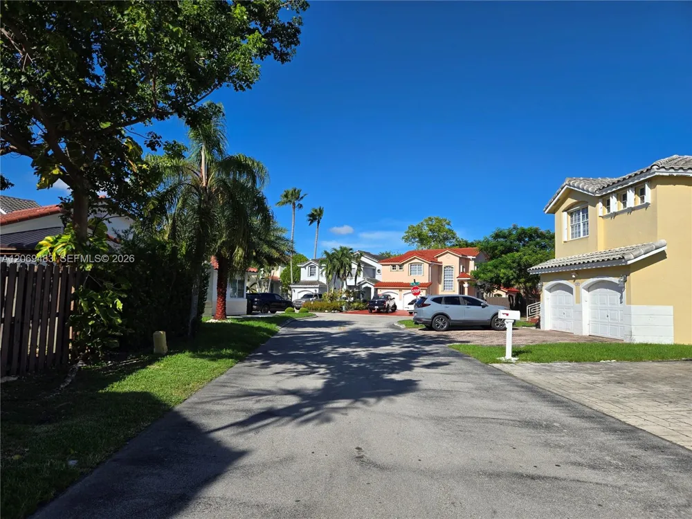 15416 SW 50th Ter Miami, FL 33185