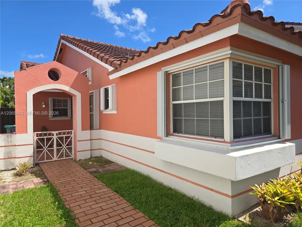 15416 SW 50th Ter Miami, FL 33185