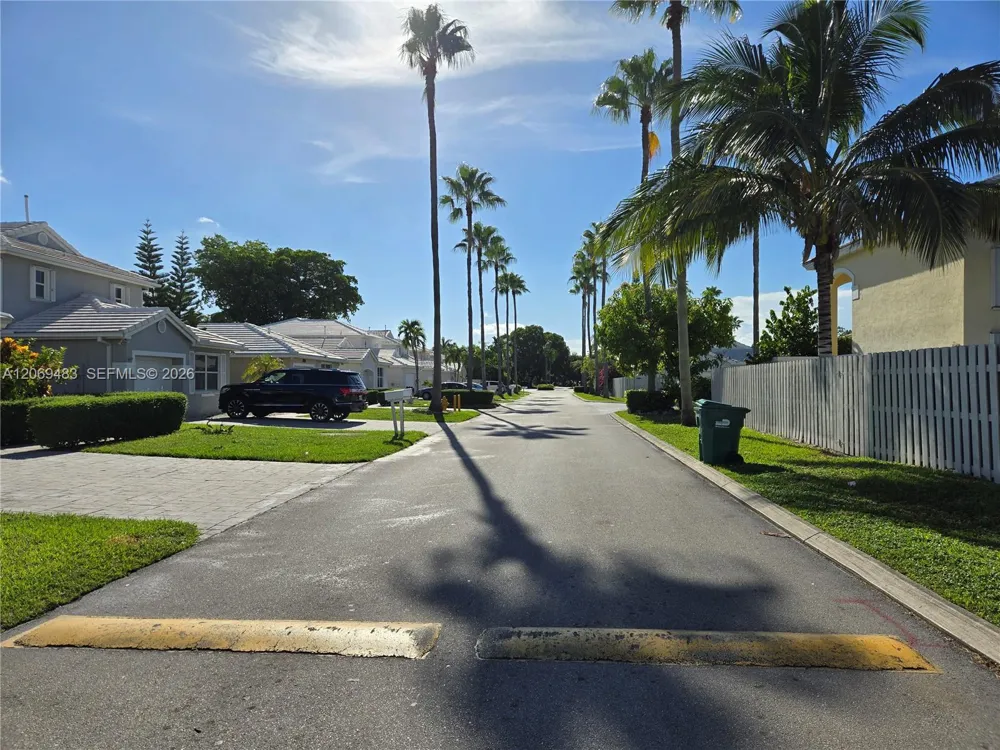 15416 SW 50th Ter Miami, FL 33185