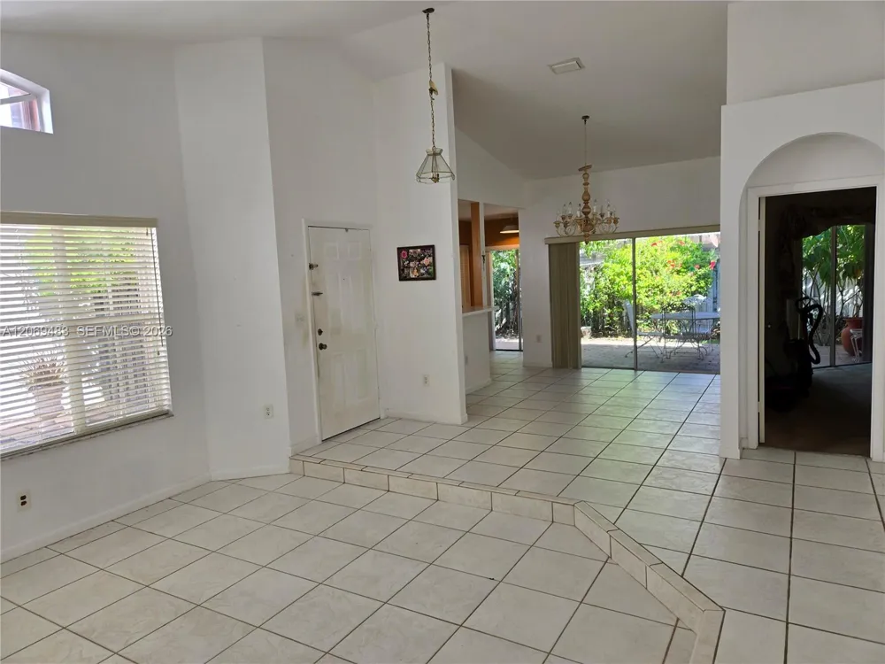 15416 SW 50th Ter Miami, FL 33185