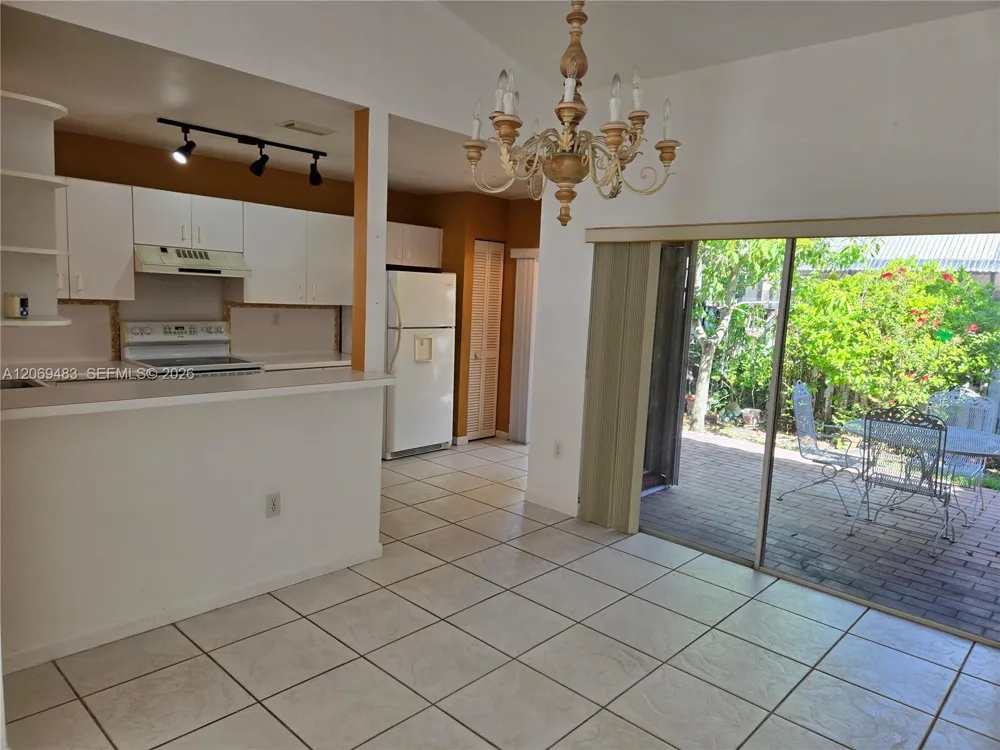 15416 SW 50th Ter Miami, FL 33185