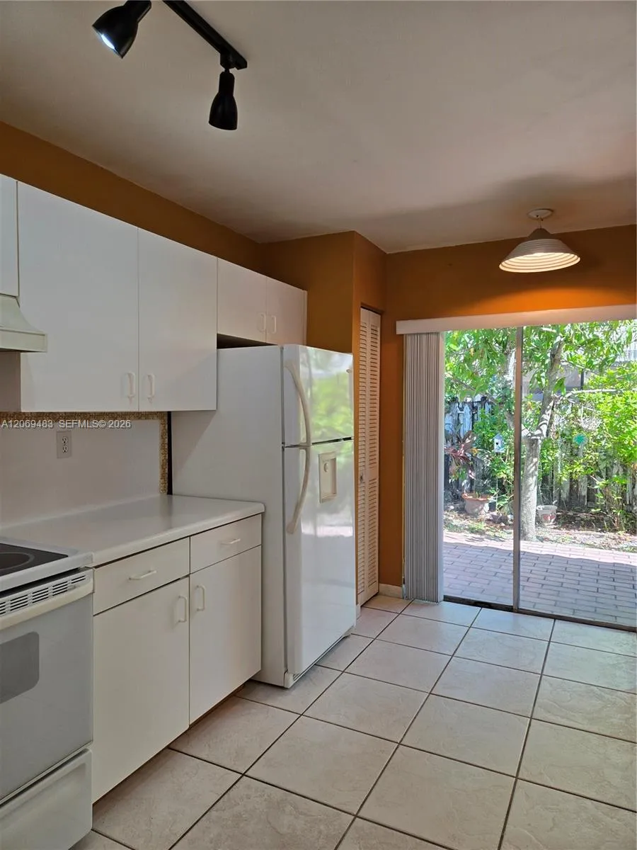 15416 SW 50th Ter Miami, FL 33185
