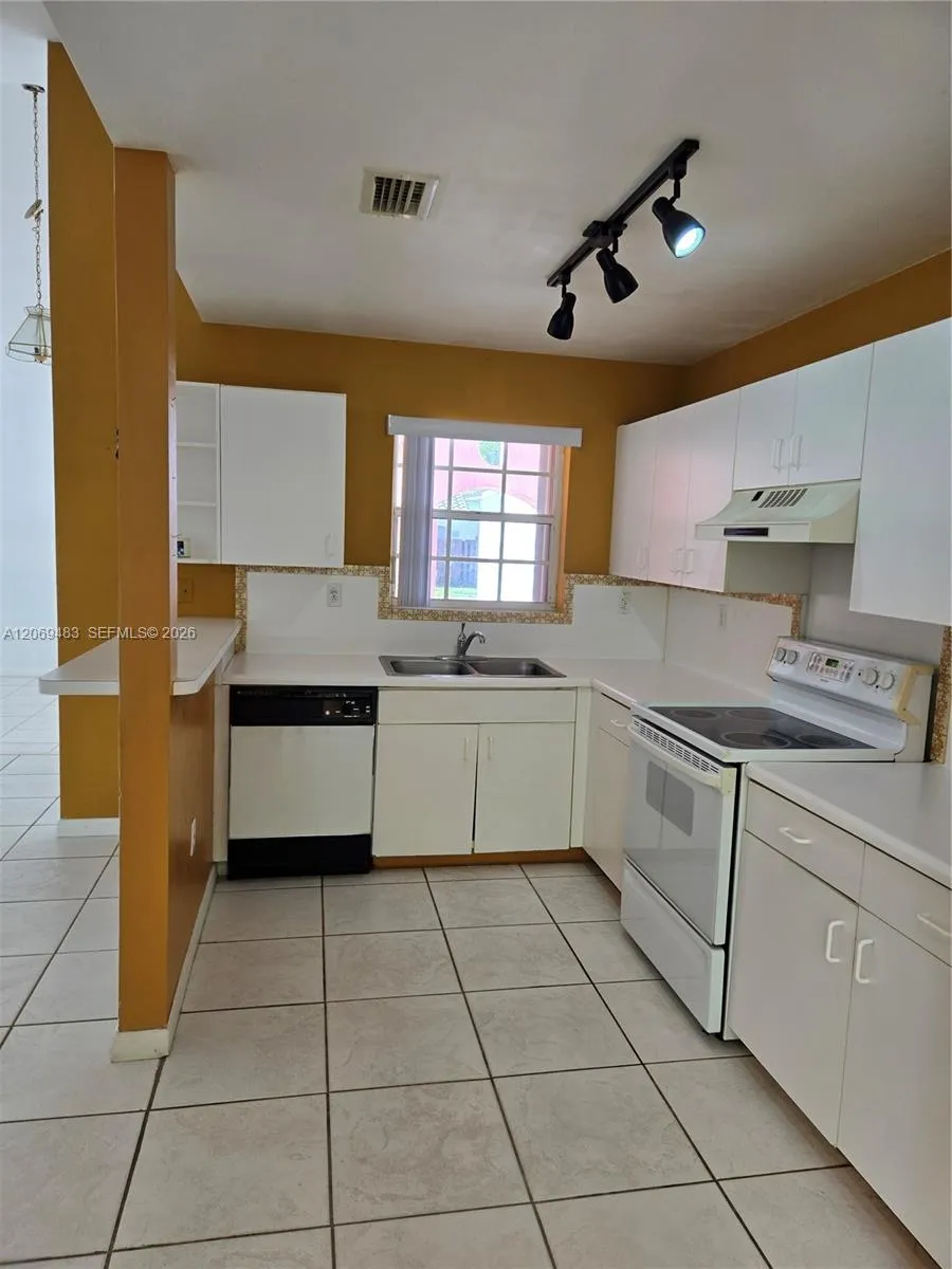15416 SW 50th Ter Miami, FL 33185