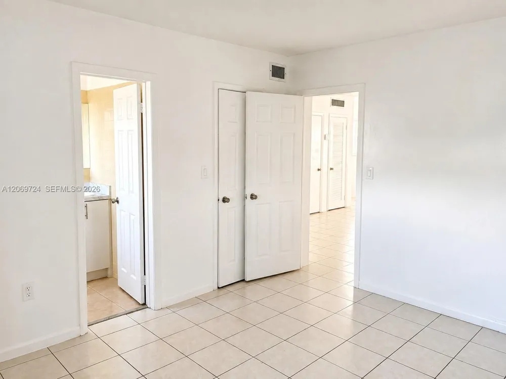 1230 W 54th St #329A Hialeah, FL 33012