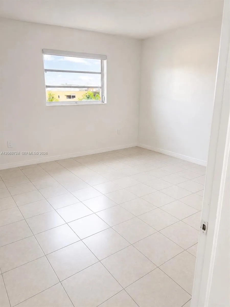 1230 W 54th St #329A Hialeah, FL 33012