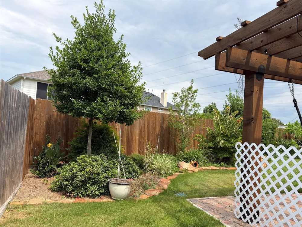 11042 Warath Oak Court Houston, TX 77065