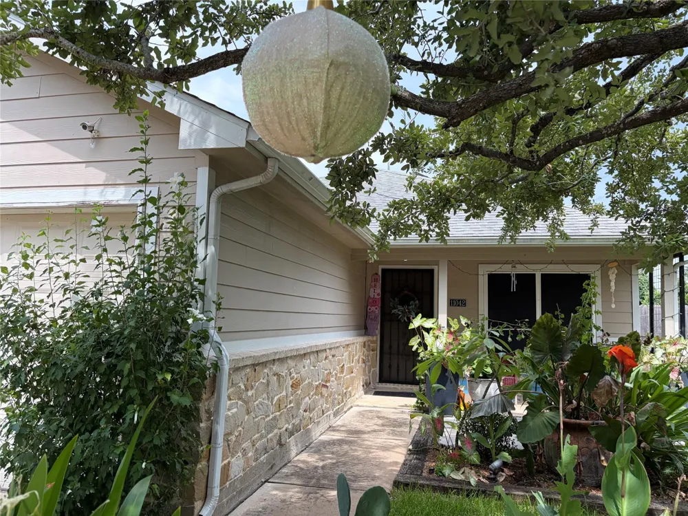 11042 Warath Oak Court Houston, TX 77065