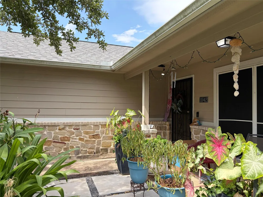 11042 Warath Oak Court Houston, TX 77065