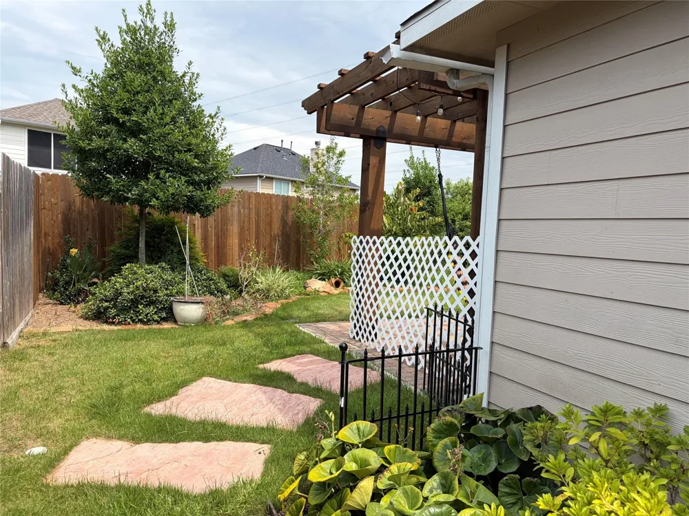 11042 Warath Oak Court Houston, TX 77065