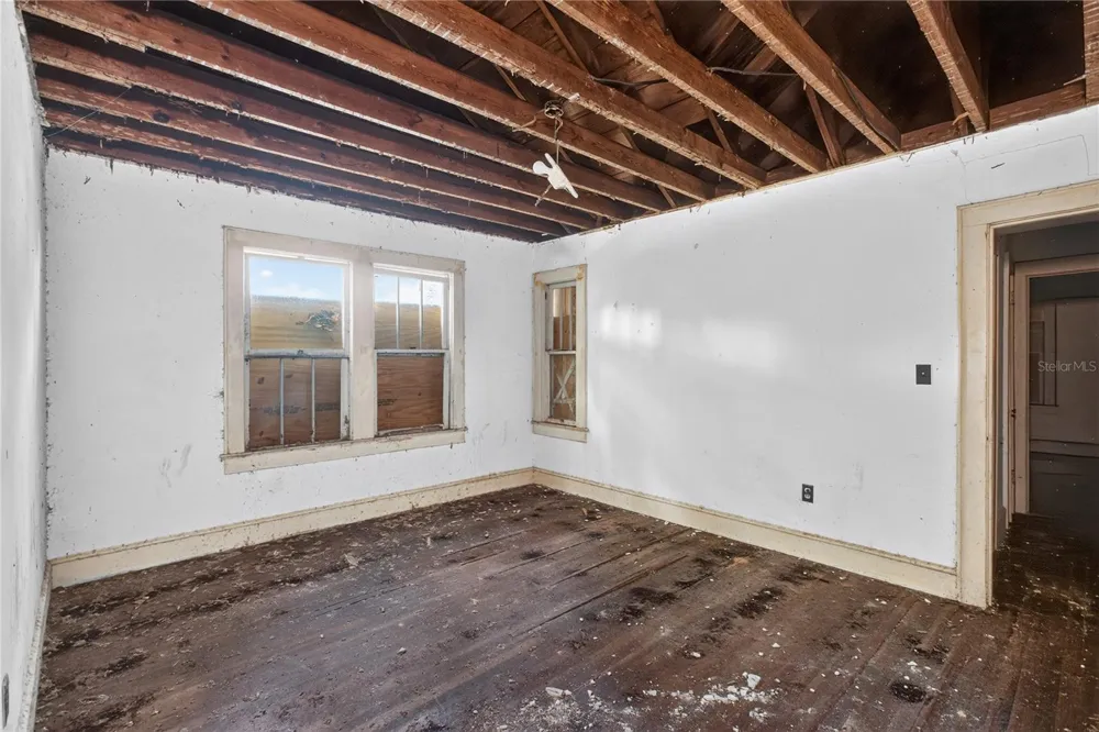 27 MILLS AVENUE Orlando, FL 32801