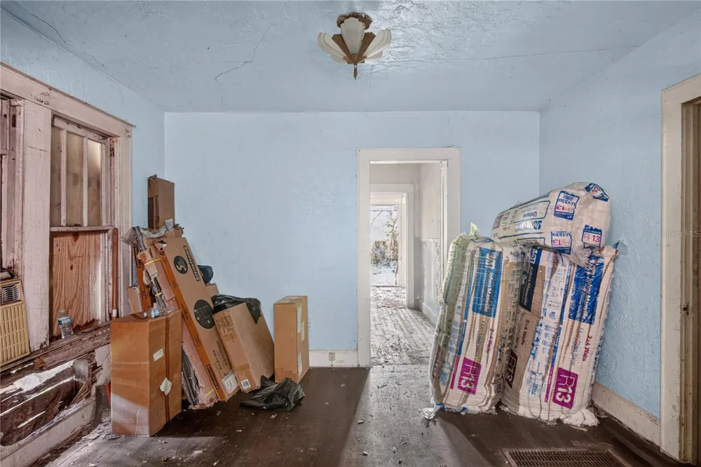 27 MILLS AVENUE Orlando, FL 32801