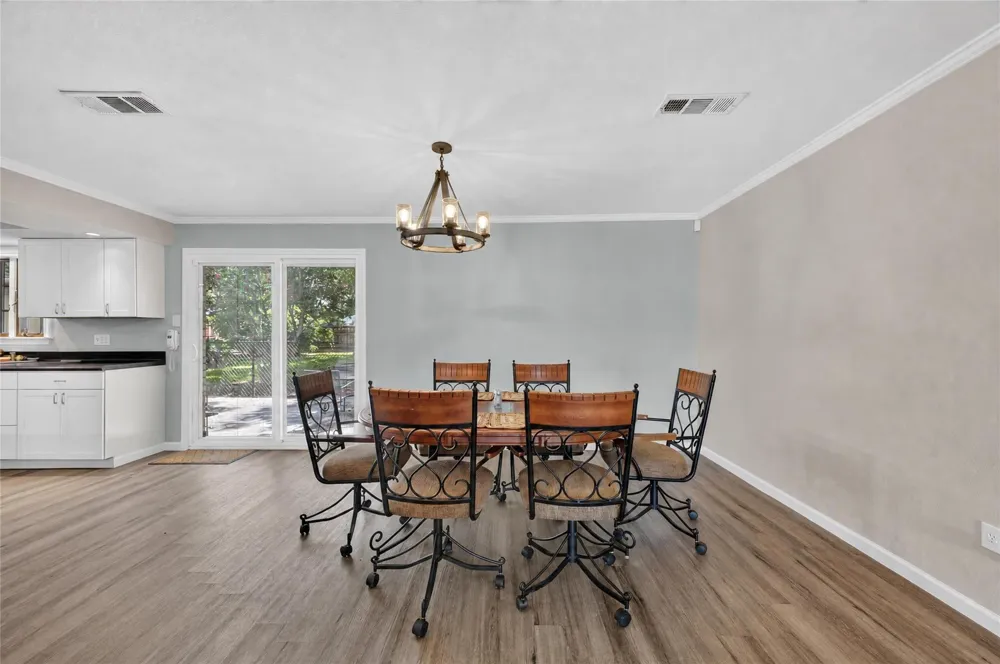 12803 Fairlane Drive Pearland, TX 77581
