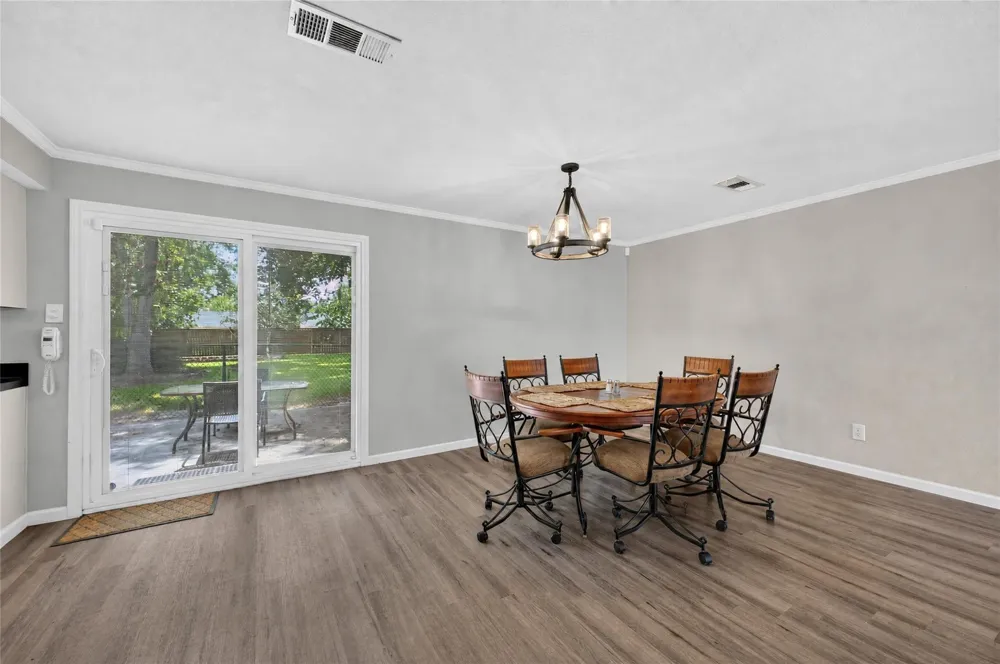 12803 Fairlane Drive Pearland, TX 77581