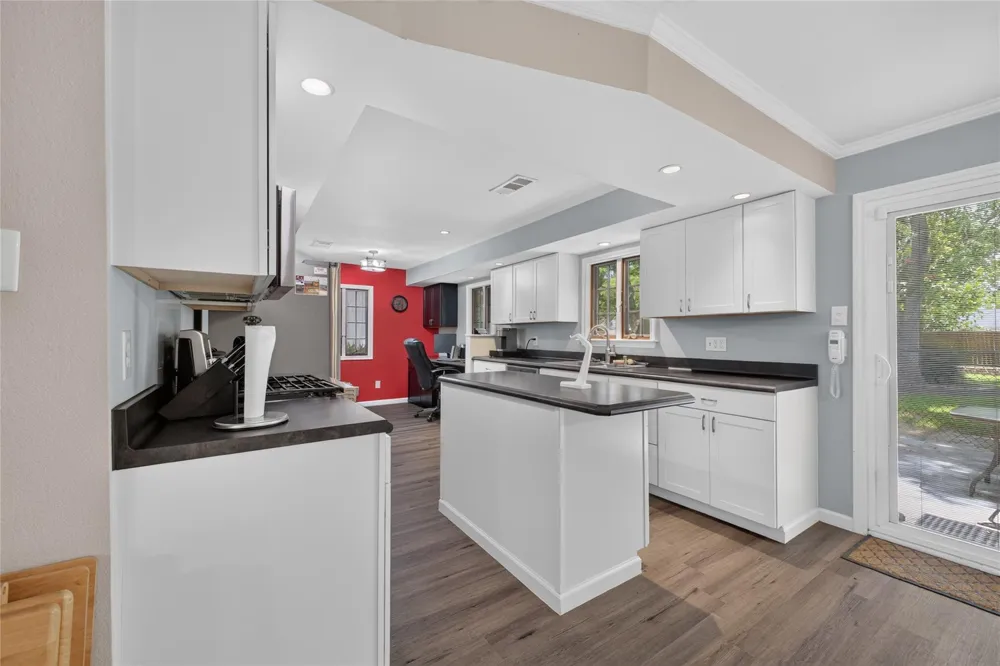 12803 Fairlane Drive Pearland, TX 77581