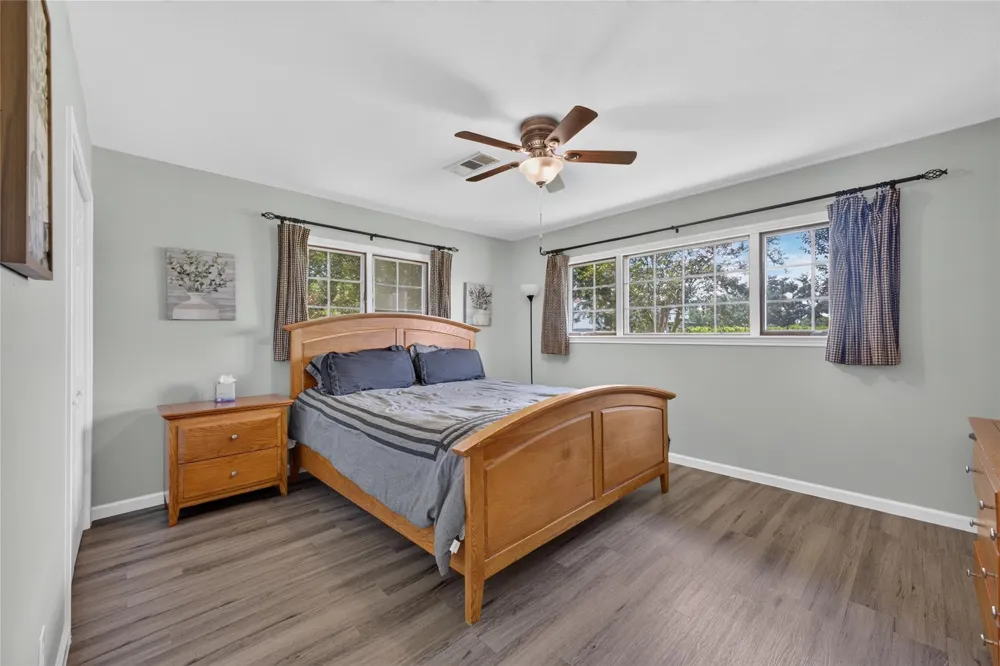12803 Fairlane Drive Pearland, TX 77581