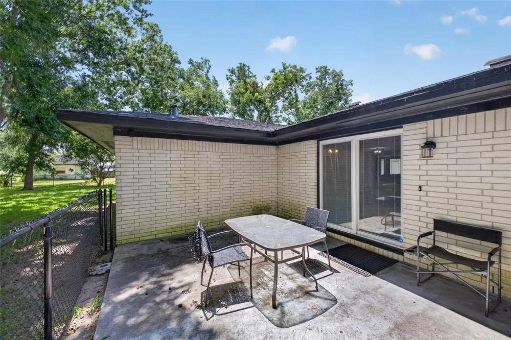 12803 Fairlane Drive Pearland, TX 77581
