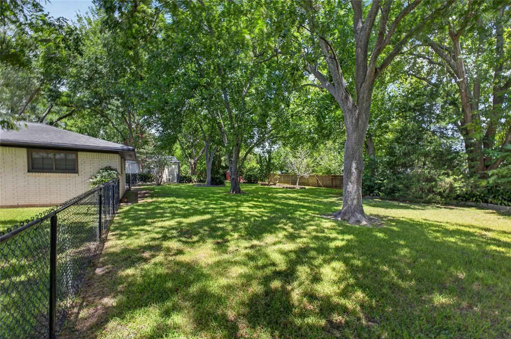 12803 Fairlane Drive Pearland, TX 77581