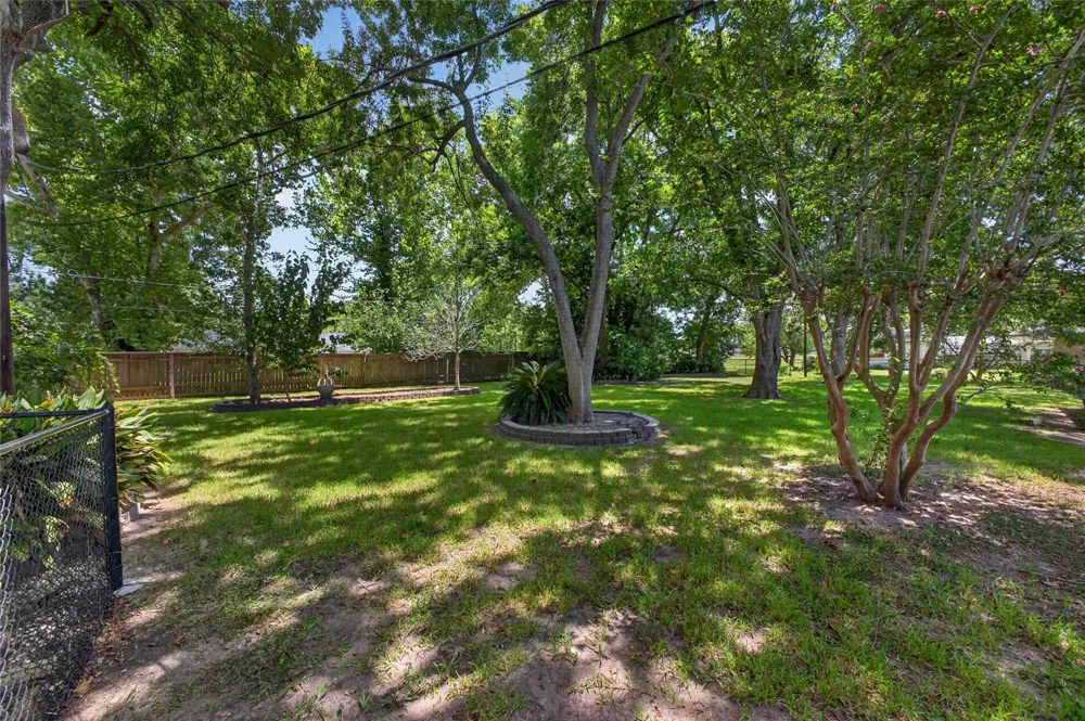12803 Fairlane Drive Pearland, TX 77581