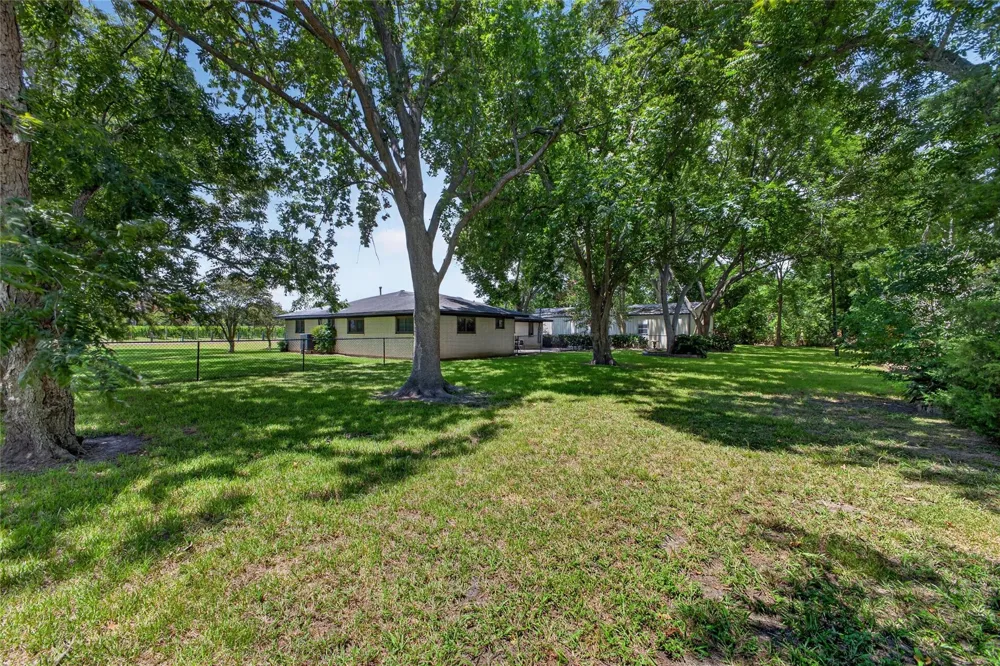 12803 Fairlane Drive Pearland, TX 77581