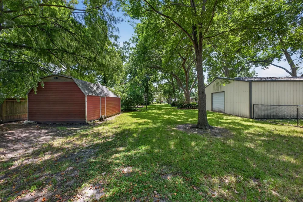 12803 Fairlane Drive Pearland, TX 77581