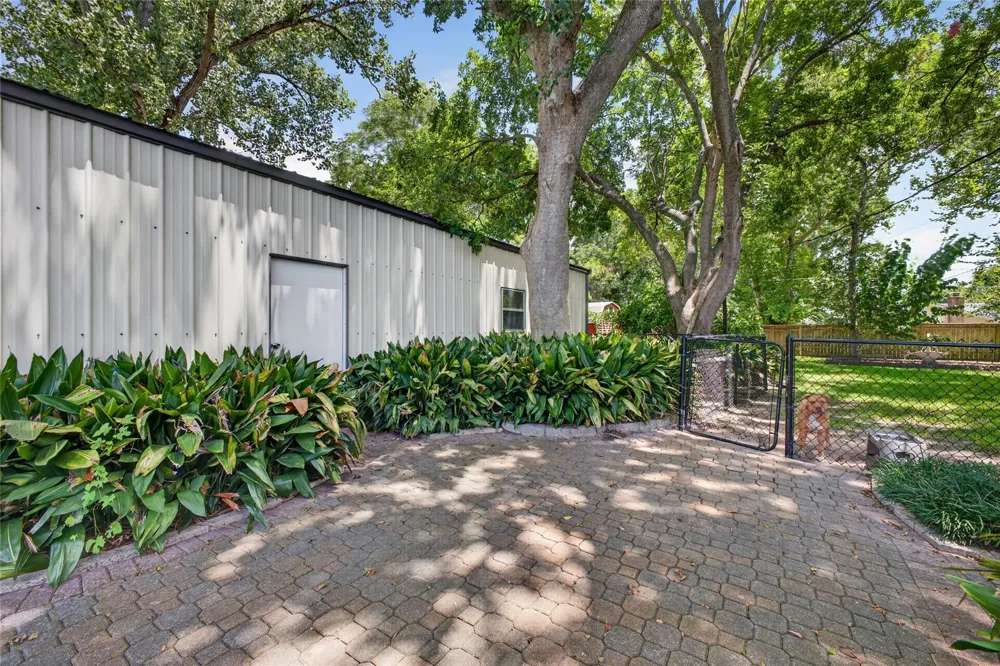 12803 Fairlane Drive Pearland, TX 77581