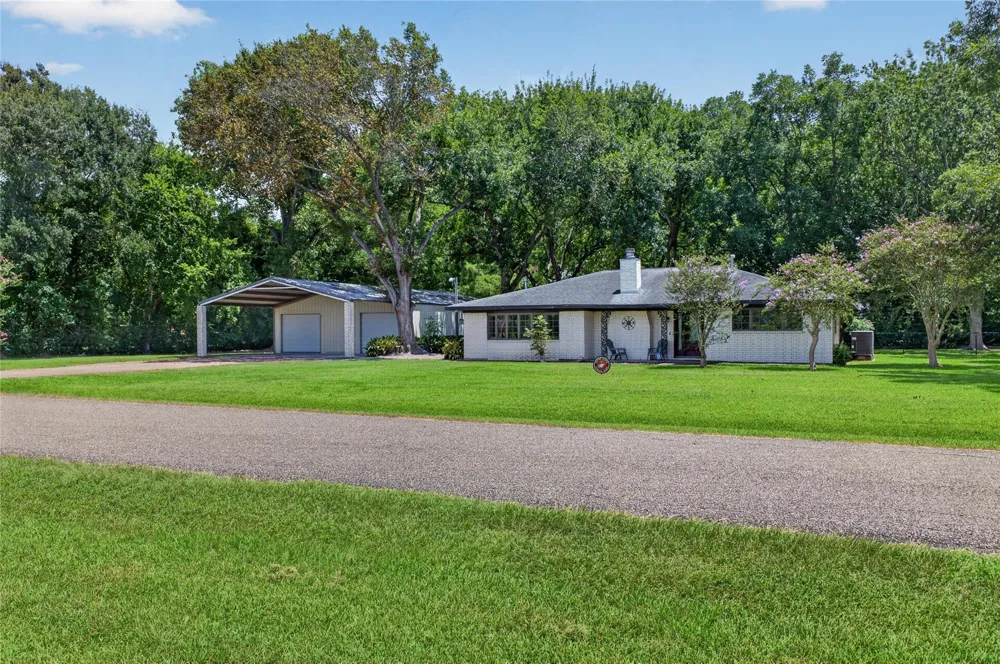 12803 Fairlane Drive Pearland, TX 77581