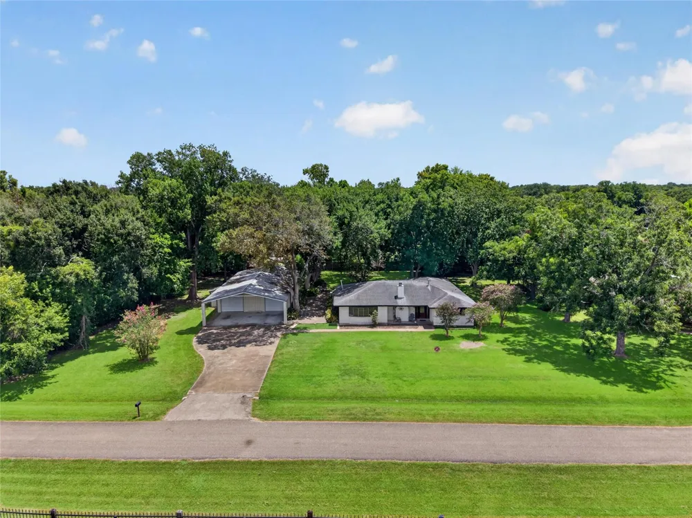 12803 Fairlane Drive Pearland, TX 77581