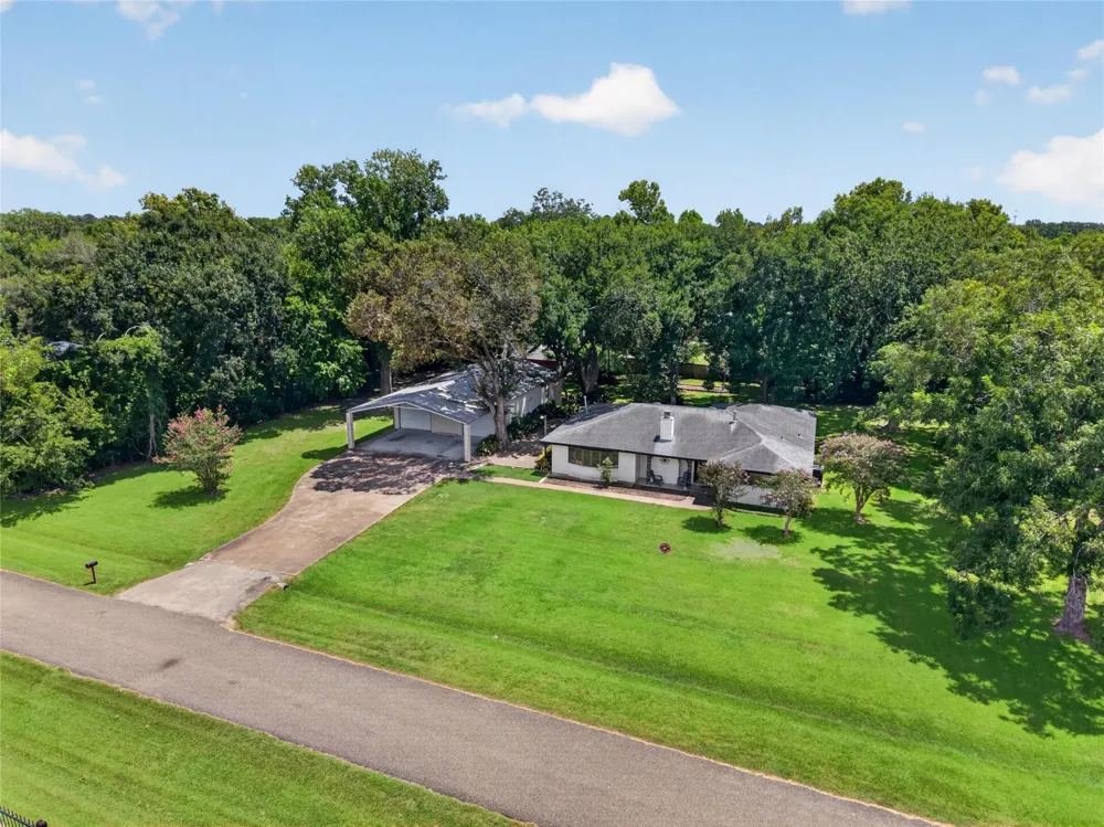 12803 Fairlane Drive Pearland, TX 77581