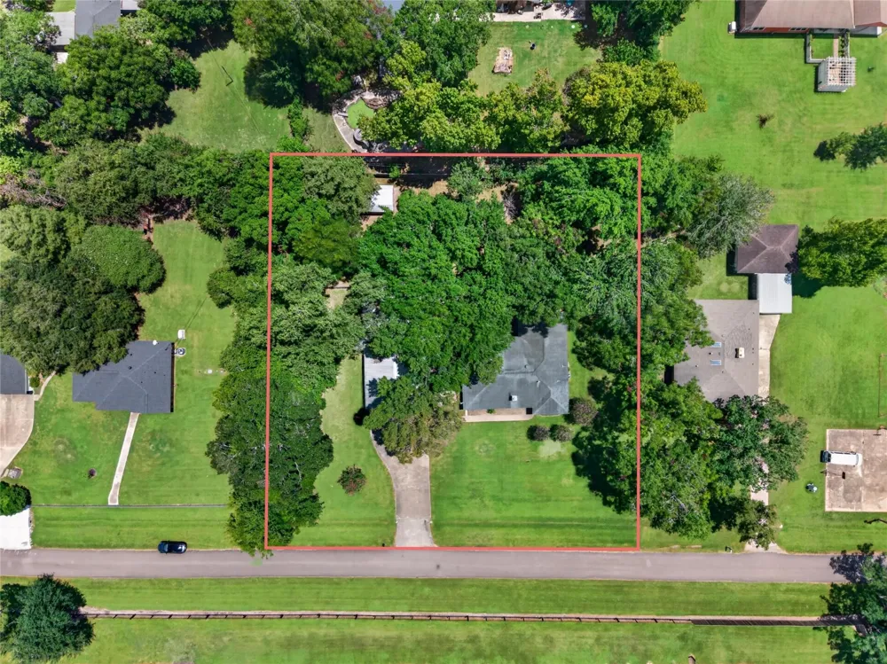 12803 Fairlane Drive Pearland, TX 77581