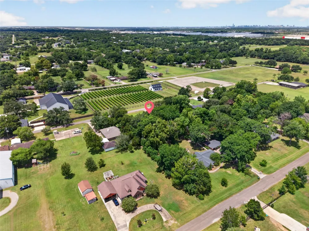12803 Fairlane Drive Pearland, TX 77581