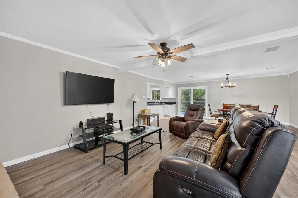 12803 Fairlane Drive Pearland, TX 77581
