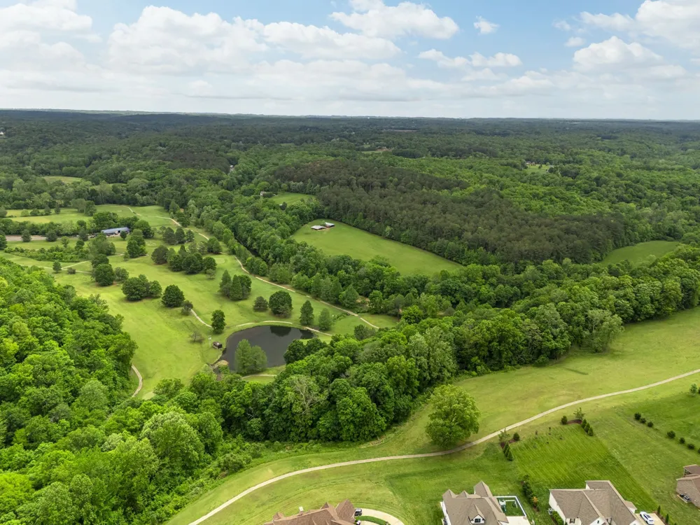 4074 Ironwood Dr Greenbrier, TN 37073