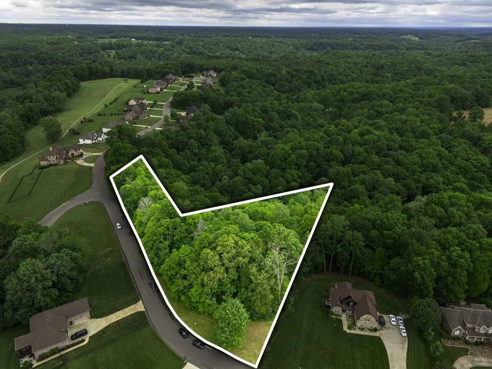 4074 Ironwood Dr Greenbrier, TN 37073