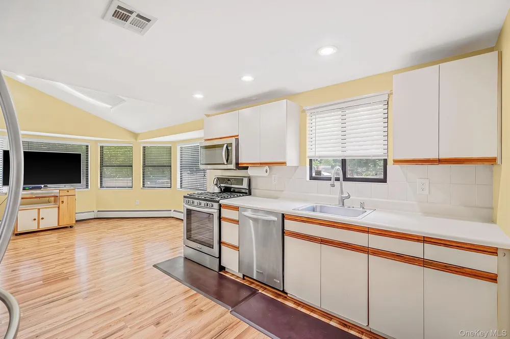 41 Apple Tree Drive Hauppauge, NY 11788